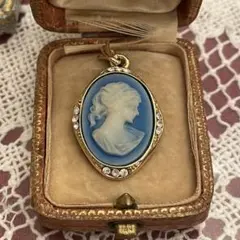 英国　イギリス　ヴィンテージ　青　樹脂カメオ　ペンダント　トップ　ネックレス