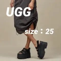 美品　UGG ブラック プラットフォームサンダル　25センチ