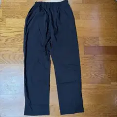黒 ロングパンツ（ゴムウエスト）　150cm