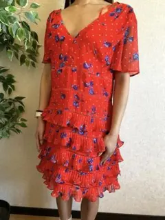 GUESS レディース　半袖ワンピース　花柄　膝丈　フリル