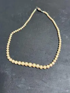 ヴィンテージvintageベージュ系パールのネックレス（年数経過品）