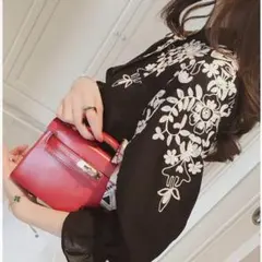 新品♡とっても可愛い♡ 花柄 モノトーン 刺繍ブラウス  黒 ブラック