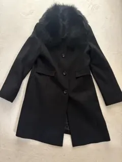 ブラック毛皮付きカシミア コート　2回のみ着用の軽くて上品コート