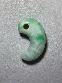 勾玉　翡翠　古墳期　出土品　ヒスイ　5㎝越えの大勾玉 勾玉 翡翠 古墳期 出土品 ヒスイ 5㎝越えの大勾玉 - メルカリ