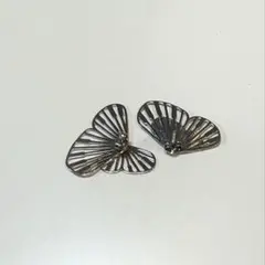 シルバーメタル蝶ピアス