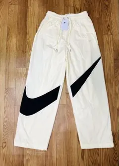 新品　ナイキ(NIKE) ビッグスウッシュ ウーブンパンツ　撥水加工　Mクリーム
