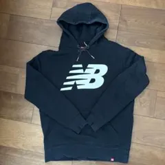 New Balance ブラック パーカー フード付きのサムネイル