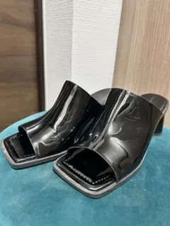 Charles&Keith エナメルサンダルのサムネイル