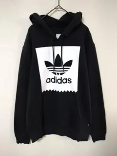 アディダス　プルオーバーフーディー　メンズM　黒色　美品　前面大ロゴ　綿系