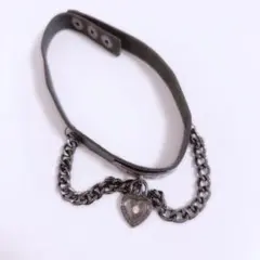 ハート型チャーム付き　チョーカー　黒
