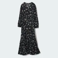 UNIQLO プリントVネックフレアワンピース（黒・花柄）