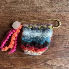 ハンドメイド ニットブローチ 安全ピン付き