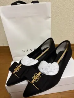 RANDA モノグラムパーツリボンフラットパンプス