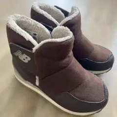 New Balance ブラウン ブーツ 17