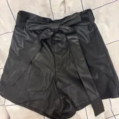epine フェイクレザー ショートパンツ