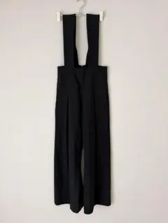 黒いサロペット・オーバーオール