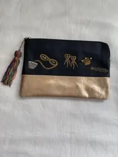 ブラックとメタリックゴールドレザーの刺繍飾り付きポーチ