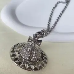 ヴィヴィアンウエストウッド　タイニーストーン付きオーブネックレス