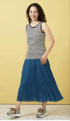 ストライプタンクトップ（刺繍付き）のサムネイル