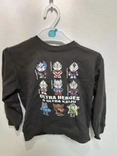 ●新品●ウルトラマン　トレーナー ゴールドフィギュア付き　120cm