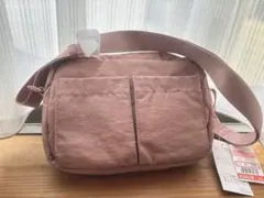 新品未使用。 ピンク ショルダーバッグ 前面ポケット付き
