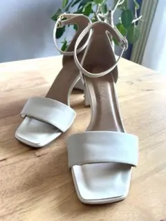 美品＊ダイアナ　アイボリー アンクルストラップサンダルのサムネイル