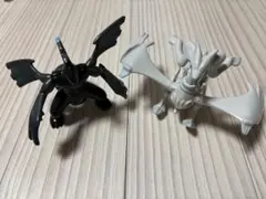 ポケモンのゼクロムとレシラムのフィギュア