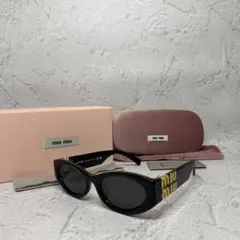 MIU MIU ミュウミュウ サングラス ブラック ゴールドロゴ 猫眼型