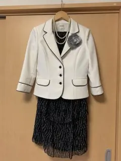 東京ソワール　セレモニー　ブレザーとドット柄スカートスーツの3点セット