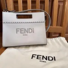 FENDI ショルダーバッグ ライトグレーのサムネイル