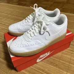 NIKE コートビジョン　LOW ホワイト ガムソール　スニーカーのサムネイル