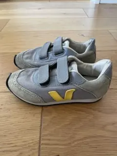 格安！VEJA キッズスニーカー 17.5cmのサムネイル