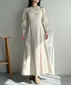 ま*読様 misty woman アイボリー　花柄　刺繍　ワンピース