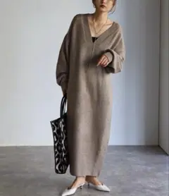 Bonjour sagan ディープVネックニットワンピース　　モカ