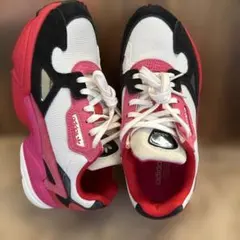 adidas スニーカー ホワイト/ピンク/ブラック　23.5