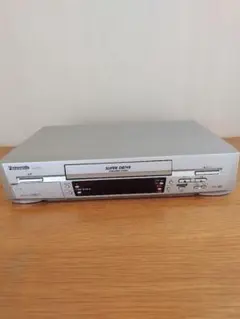 ジャンク品 ビクター VHSビデオデッキ本体 リモコン 録画用テープ付き