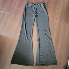 ブラック　フレアパンツ