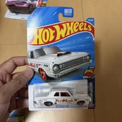 ホットウィール ’64DODGE 330 新品　日本未入荷のサムネイル