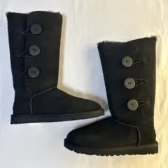 ⭐ 未使用・箱付 UGG ベイリーボタン 1873 23cm