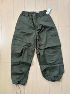 新品 GU ジーユー スーパーワイドカーゴパンツ オリーブ