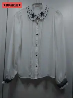 axes femme POETIQUE 不思議の国のアリス 刺繍入り長袖ブラウス - メルカリ