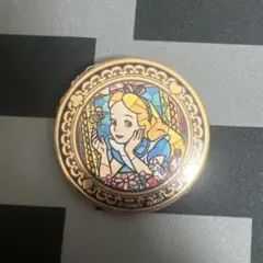 【匿名配送】ディズニー 金バッジ 不思議の国のアリス