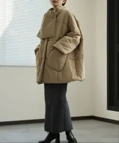 ベージュ オーバーサイズ ダウンジャケット sakishima tokyo