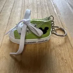 ディズニー　ミッキー マウス　スニーカー　 キーホルダー　グリーン