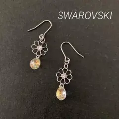 スワロフスキー　お花のピアス　クリスタルオーロラ