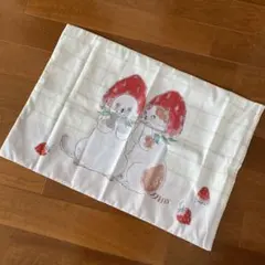 ★最終価格★ トコロコムギ枕カバー　苺と猫