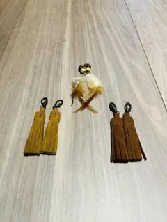 チャーム3点 セット フェイクレザーチャーム2点とフェザーチャーム1点