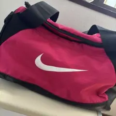 Nike ピンク ボストンバッグのサムネイル