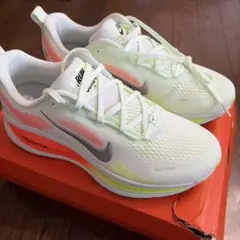 売切カラー ボメロ18 Nike ZoomX　26.5cm