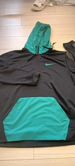 Nike フード付きジャージ ブラック/ターコイズ